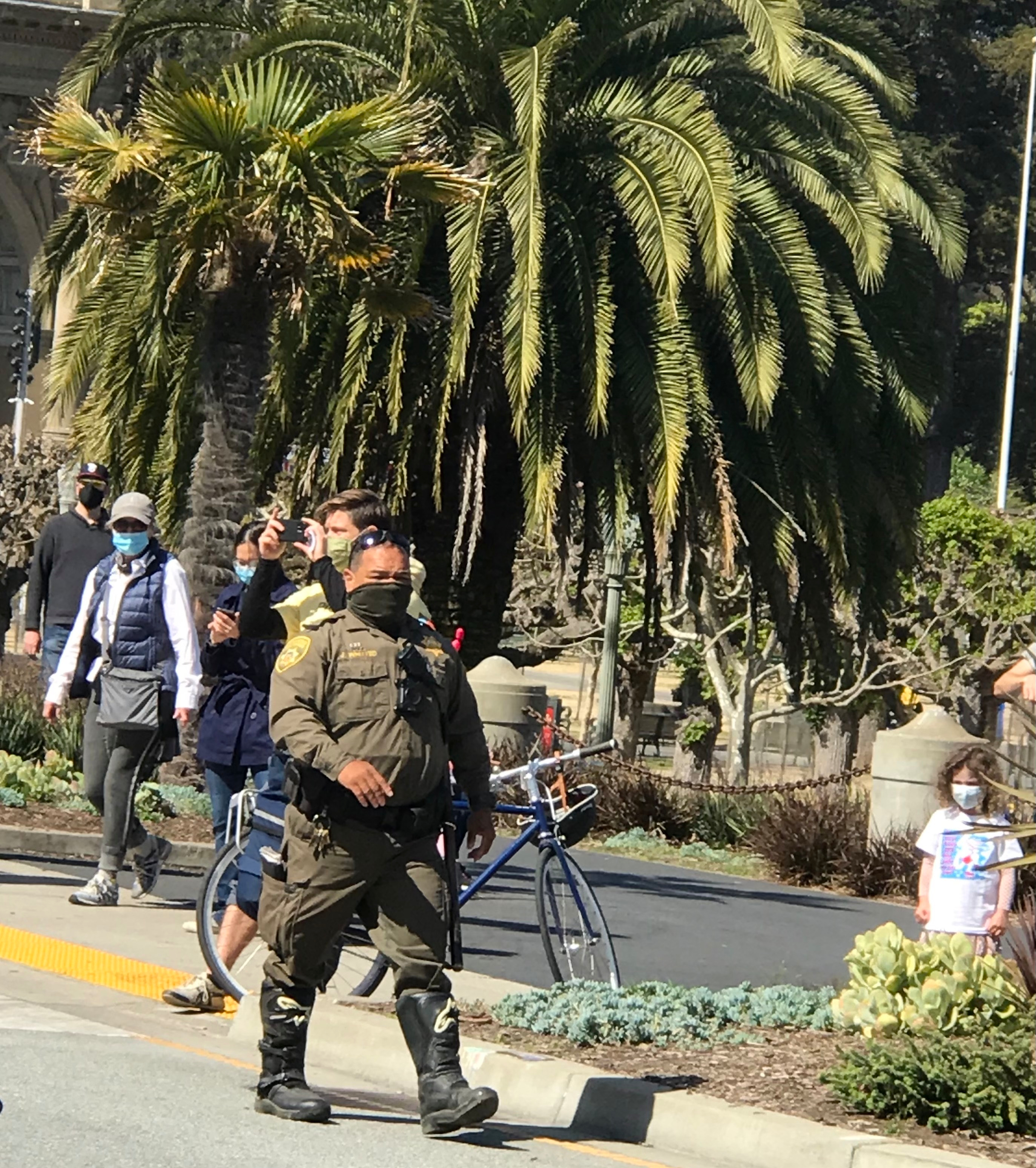 39-liz-jfk-car-free-fat-cop-4.11.2021.jpg