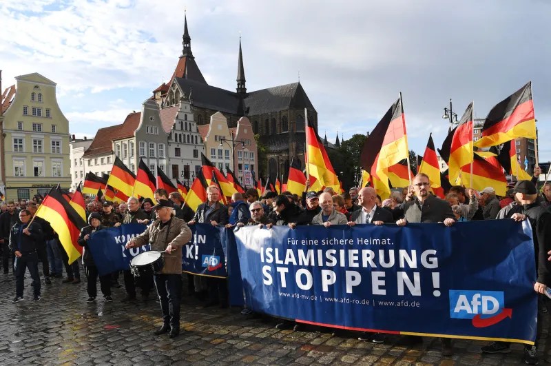 Neo-Nazis VII 4.6.2022.jpg