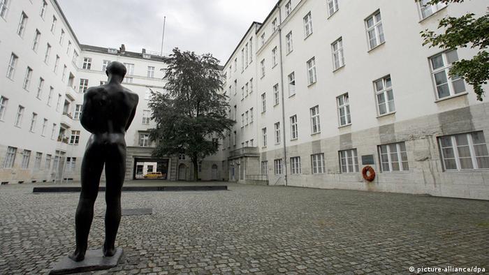 2 Benderblock Bldg .jpg