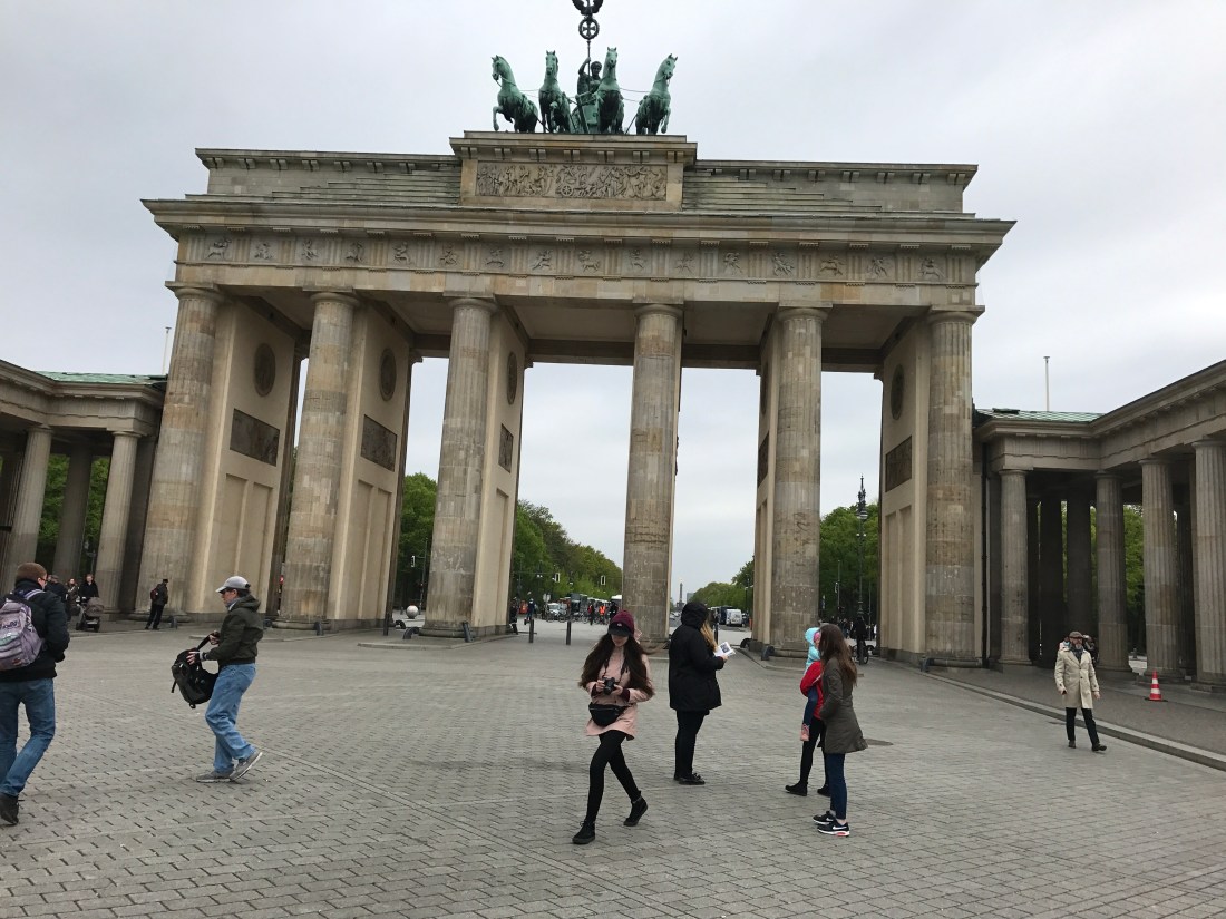 Brandenburg Gate 5.2.2017.jpg